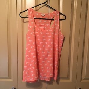 Pink tank with white fish